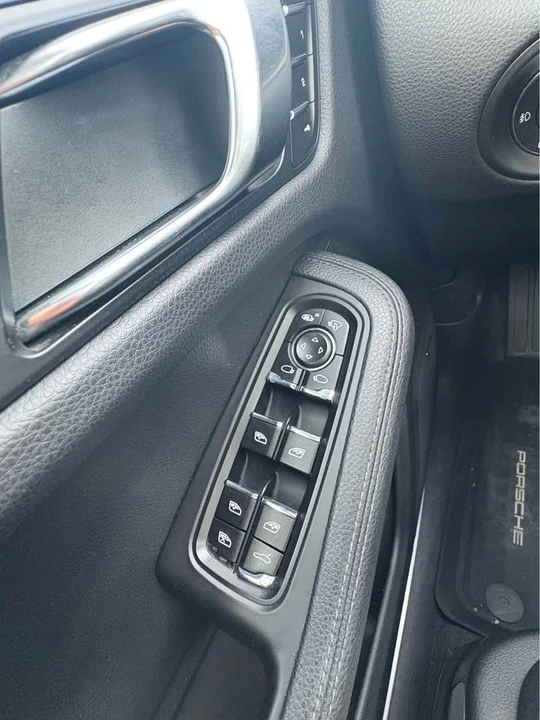2017 Porsche Macan S - Image 10 of 17