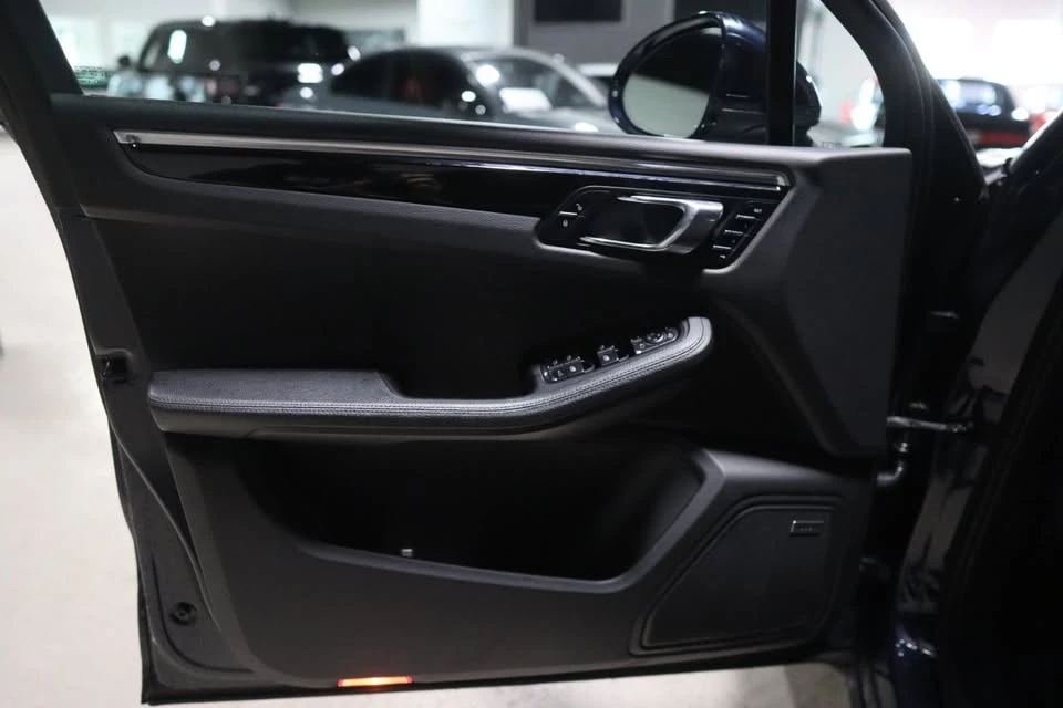 2017 Porsche Macan S - Image 9 of 11