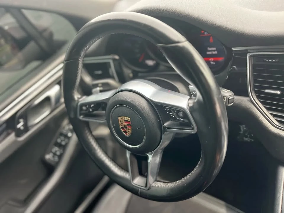2017 Porsche Macan - Image 16 of 20