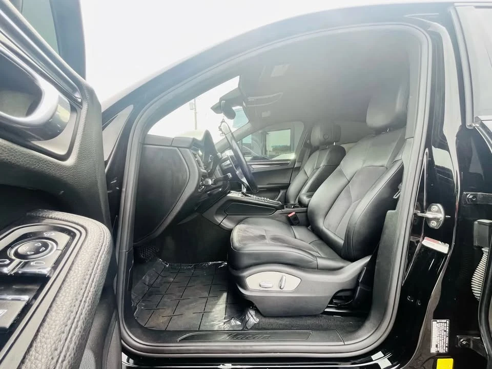 2017 Porsche Macan - Image 17 of 20