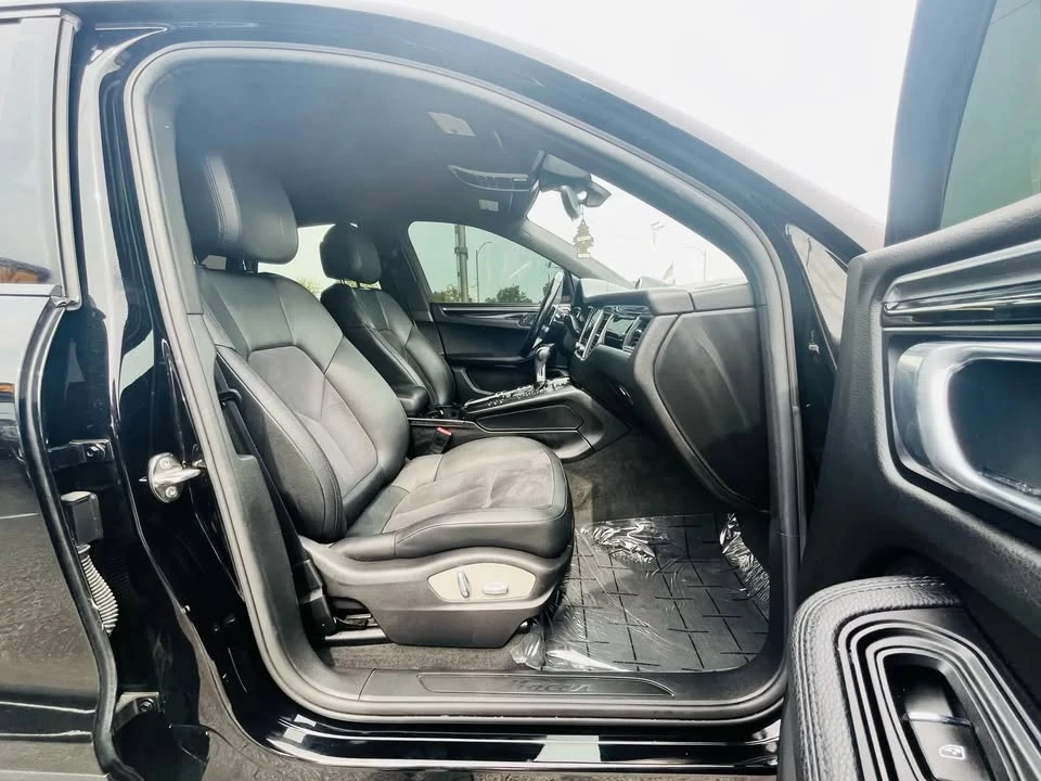 2017 Porsche Macan - Image 19 of 20