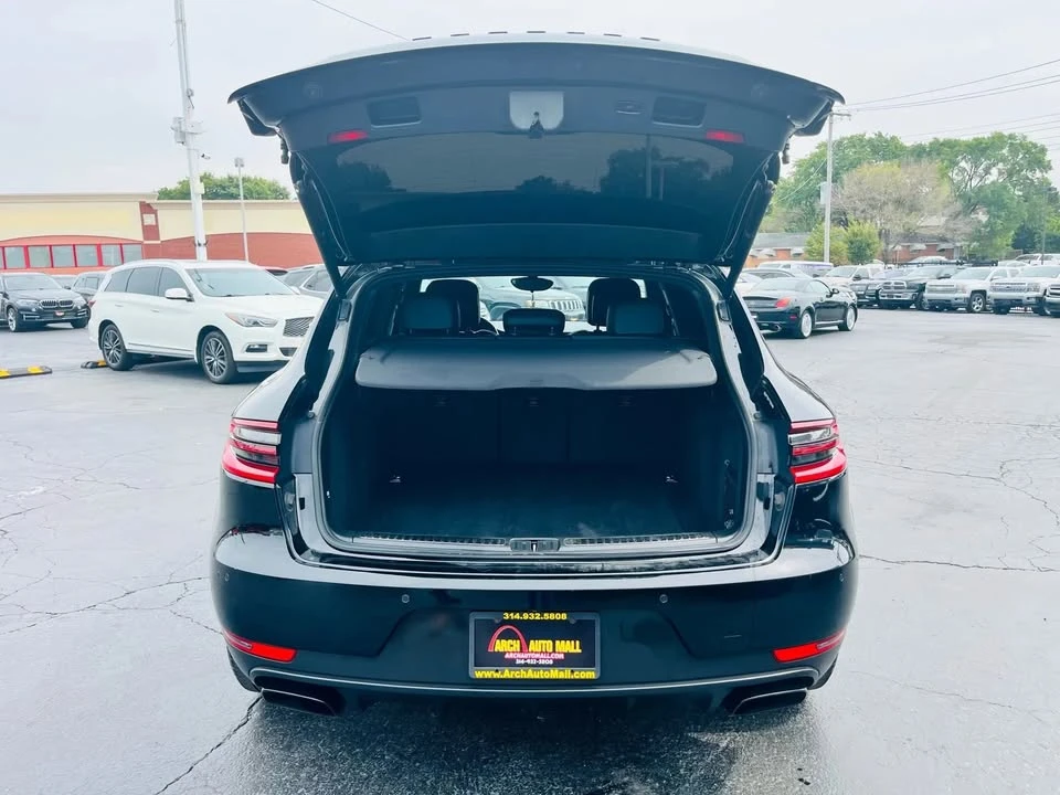 2017 Porsche Macan - Image 10 of 20