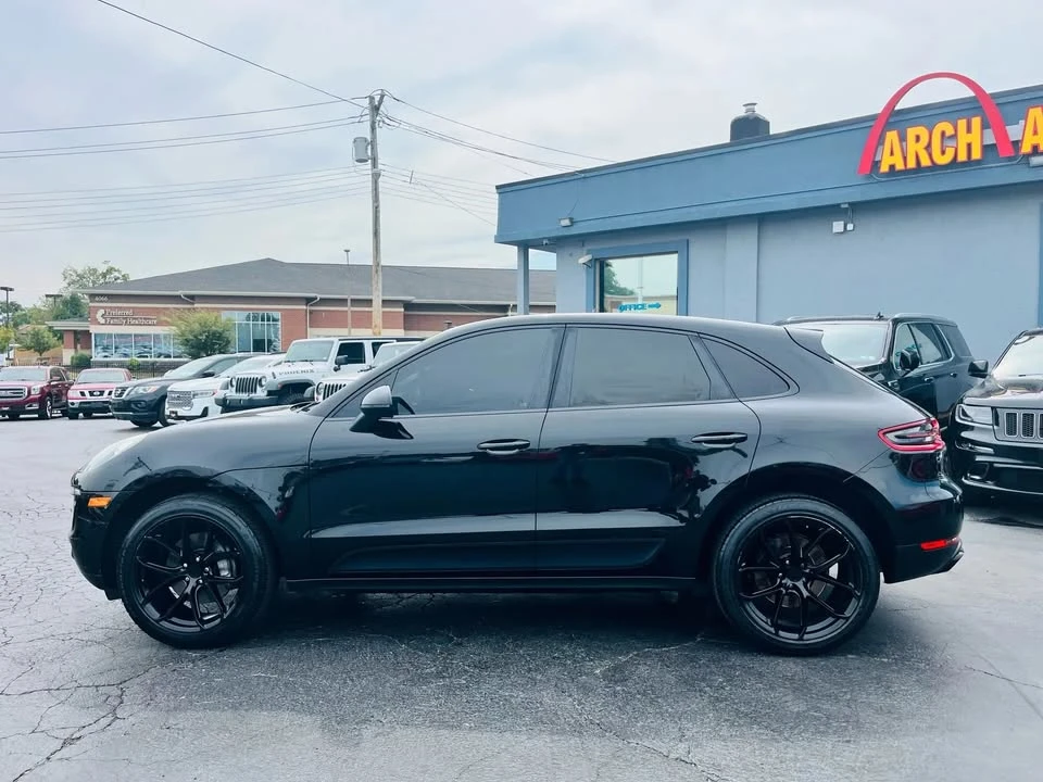 2017 Porsche Macan - Image 2 of 20