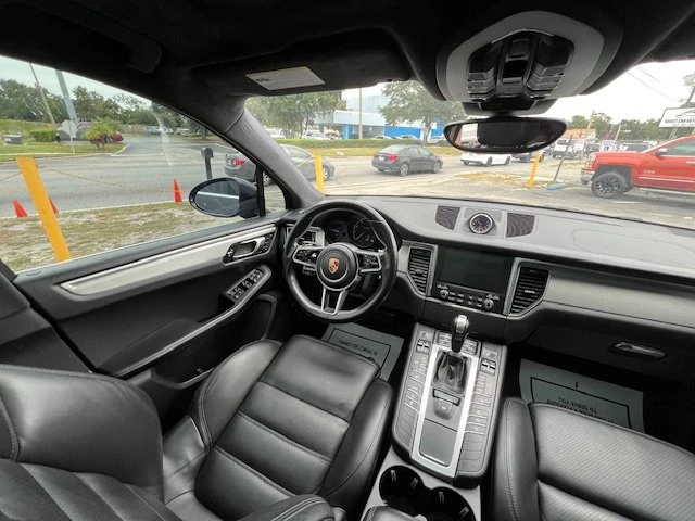 2017 Porsche Macan Turbo - Image 9 of 13