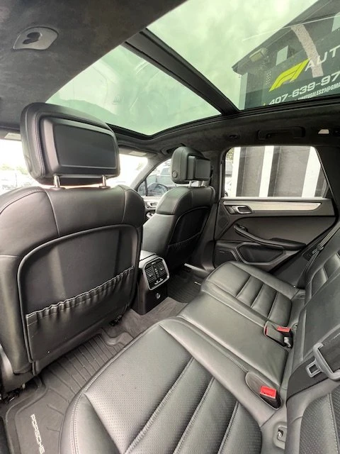 2017 Porsche Macan Turbo - Image 12 of 13