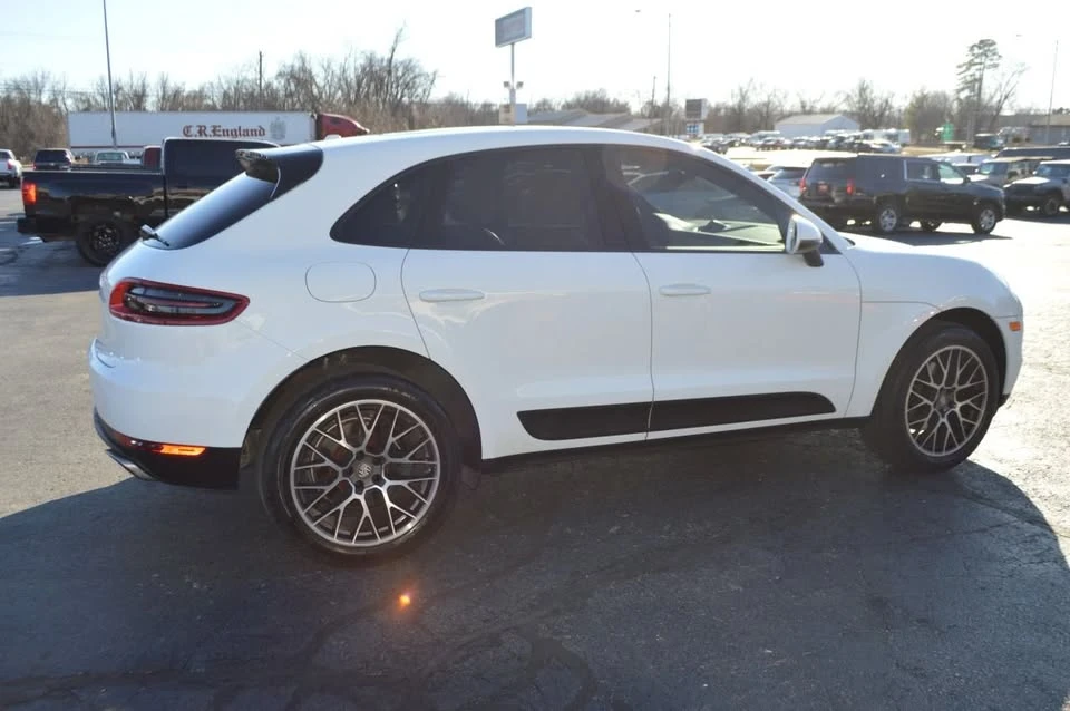 2017 Porsche Macan - Image 9 of 20