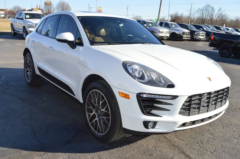 2017 Porsche Macan - Image 11 of 20