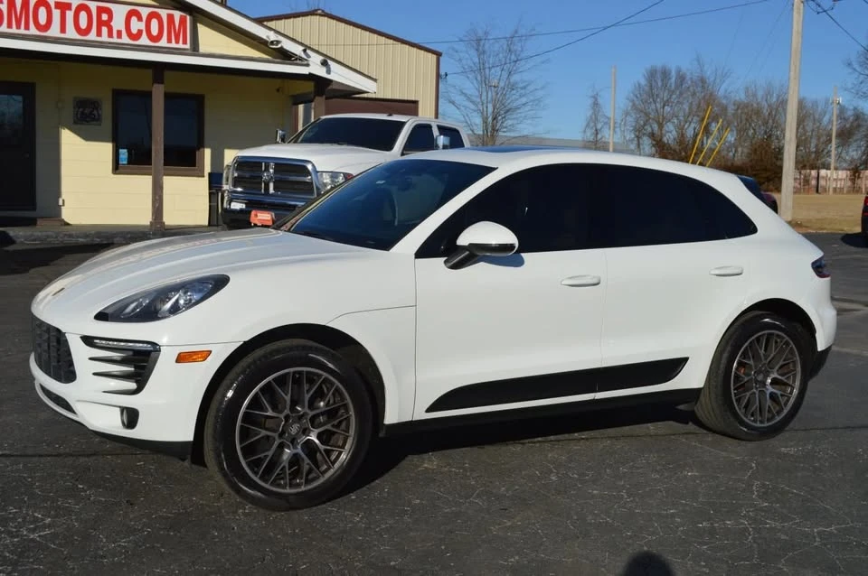 2017 Porsche Macan - Image 2 of 20