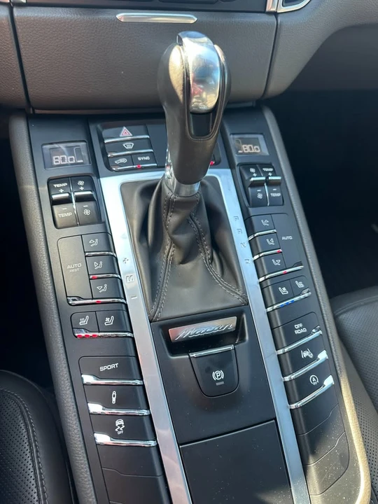 2017 Porsche Macan Turbo - Image 15 of 20