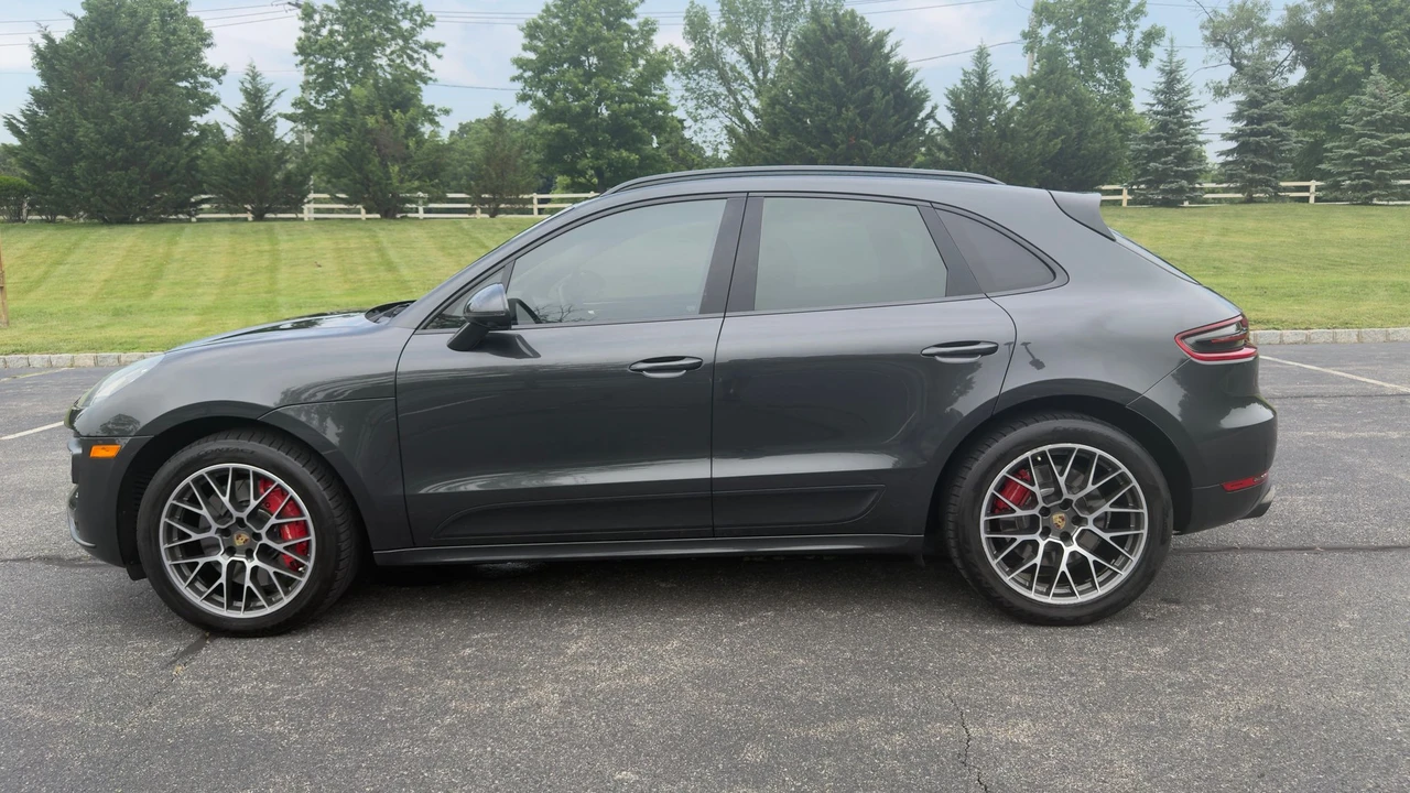 2017 Porsche Macan Turbo - Image 3 of 20