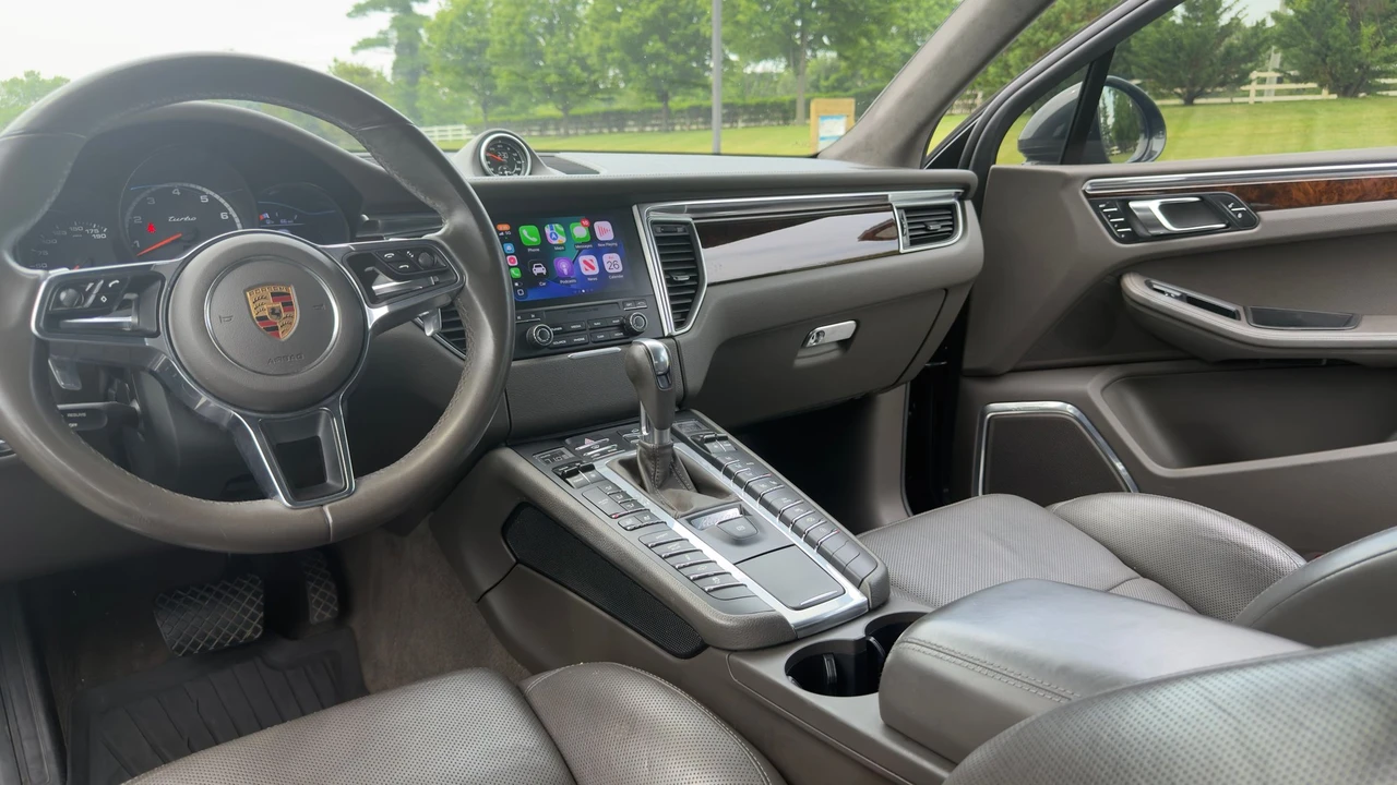 2017 Porsche Macan Turbo - Image 11 of 20