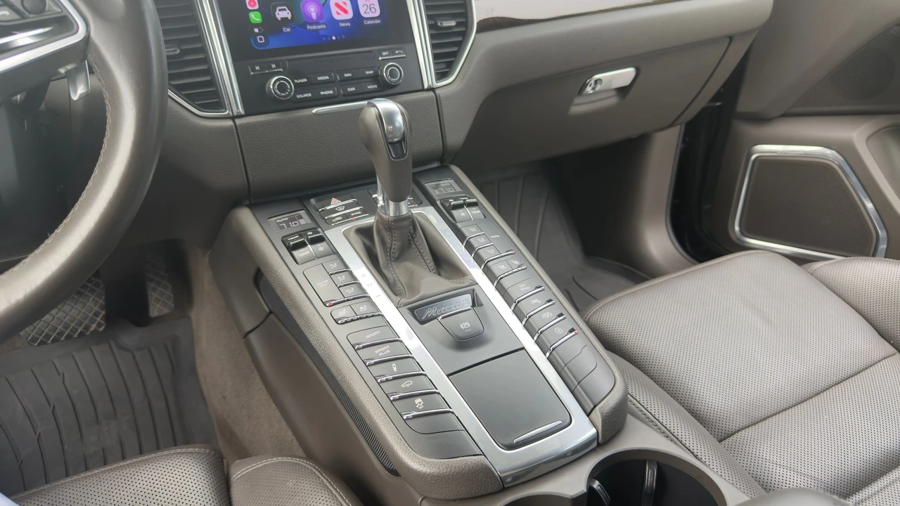 2017 Porsche Macan Turbo - Image 12 of 20