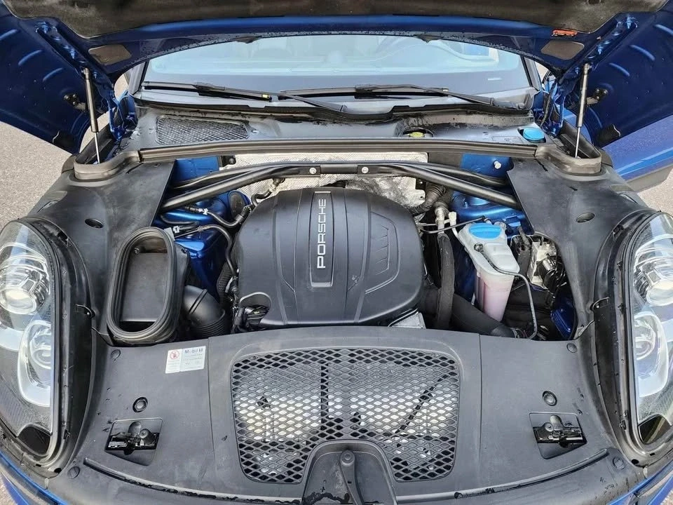 2017 Porsche Macan - Image 8 of 9