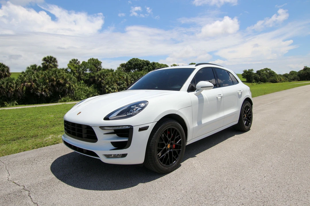 2017 Porsche Macan GTS - Image 2 of 31