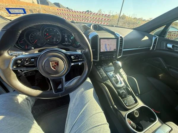 2017 Porsche 958 Cayenne - Image 4 of 9