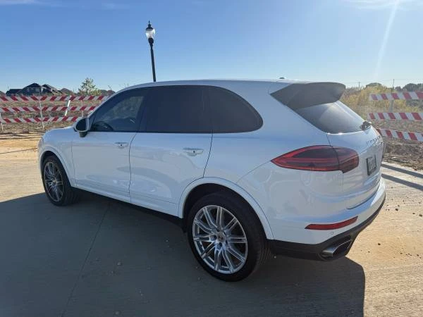 2017 Porsche 958 Cayenne - Image 2 of 9