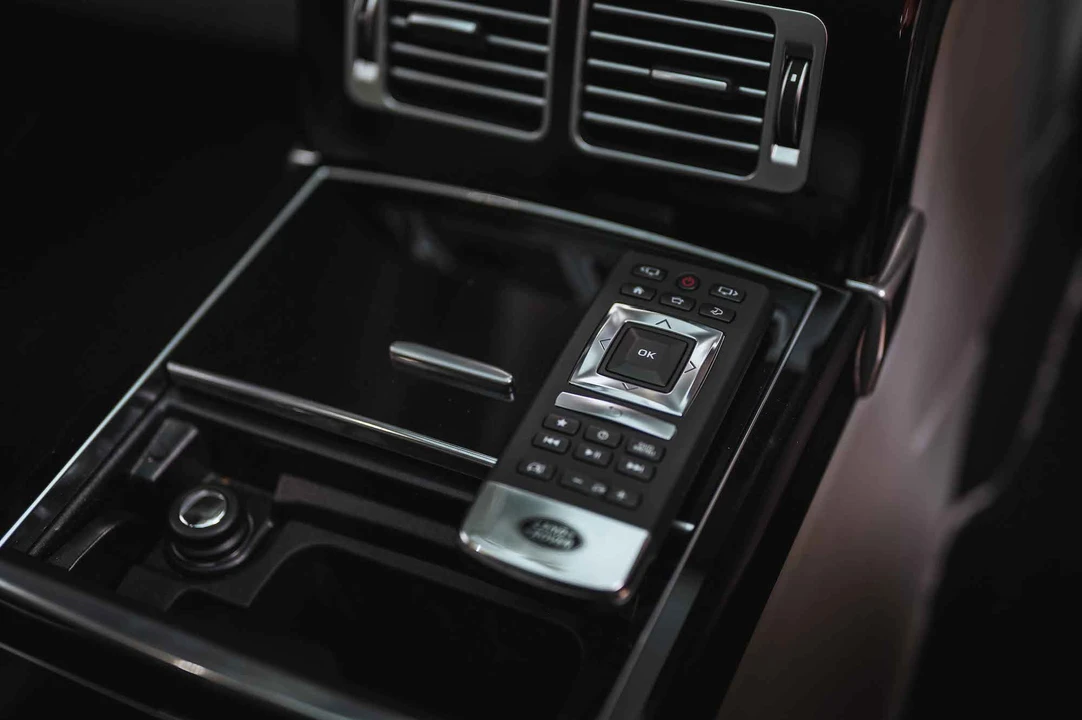 2017 Land Rover Range Rover L405 - Image 24 of 31