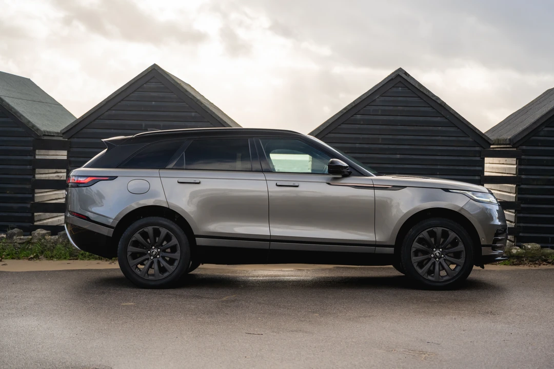 2017 Land Rover Range Rover Velar - Image 5 of 31