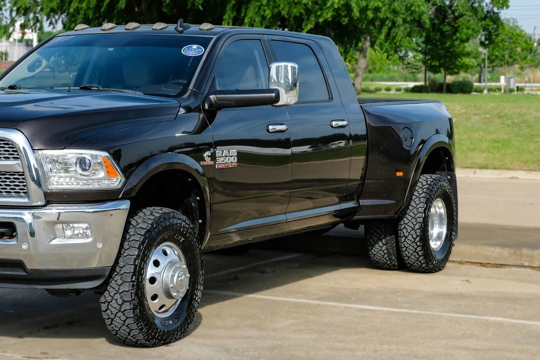 2017 Ram 3500 - Image 7 of 31