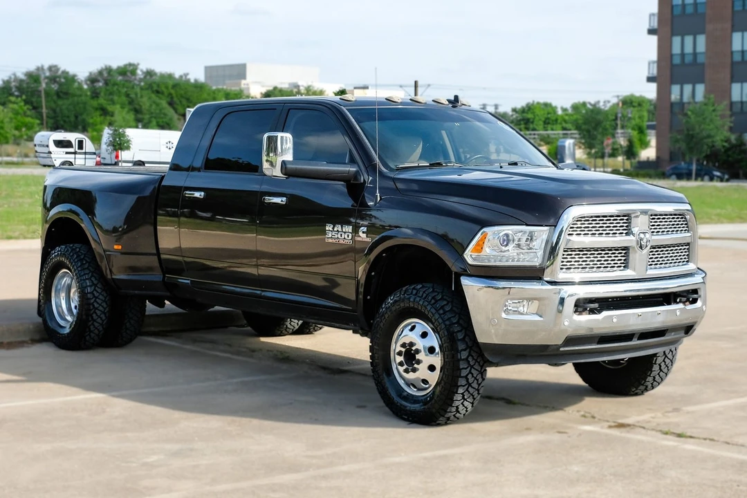 2017 Ram 3500 - Image 9 of 31