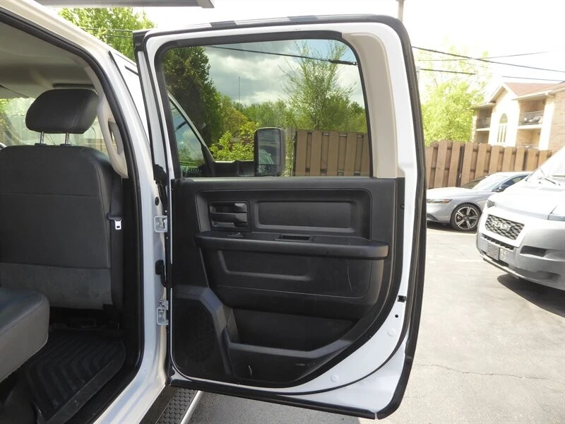 2017 Ram 3500 - Image 28 of 31