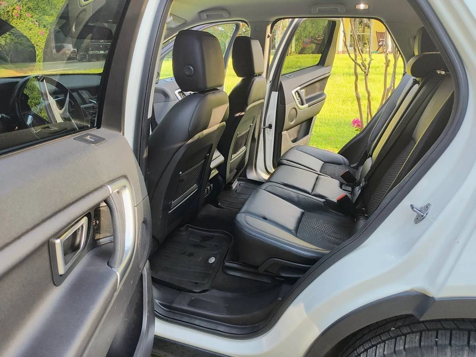 2017 Land Rover Discovery 5th Gen - Image 6 of 16