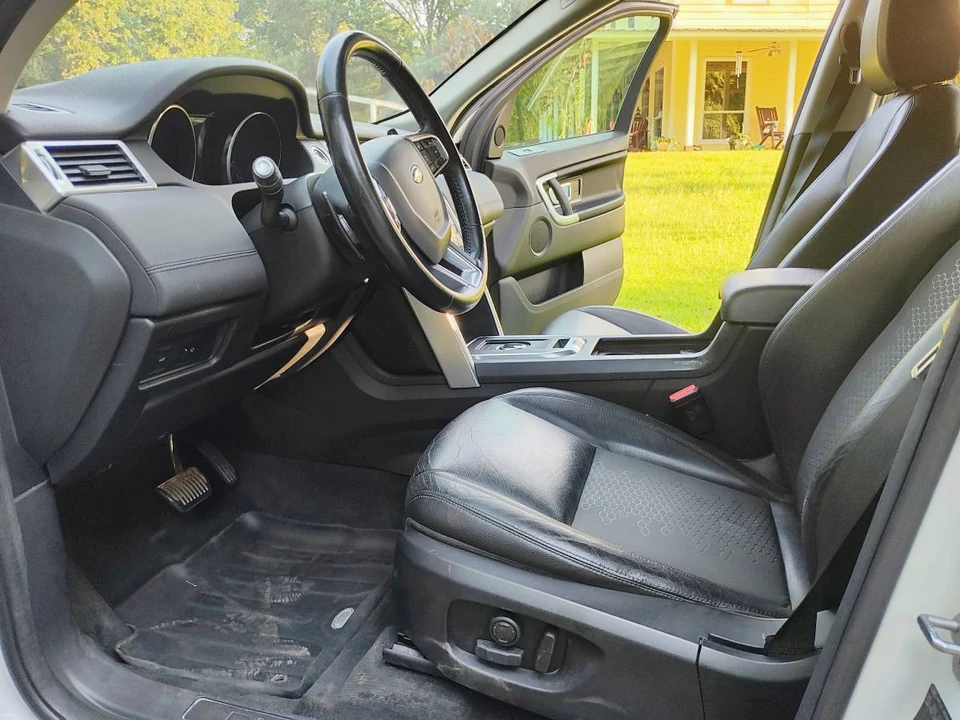 2017 Land Rover Discovery 5th Gen - Image 5 of 16