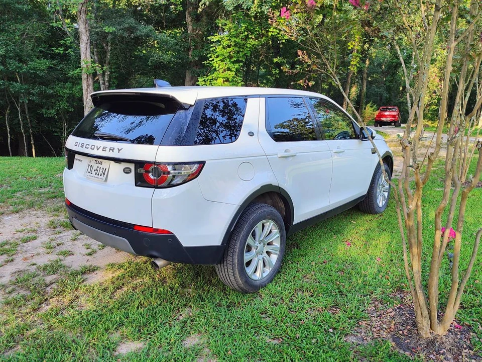 2017 Land Rover Discovery 5th Gen - Image 4 of 16