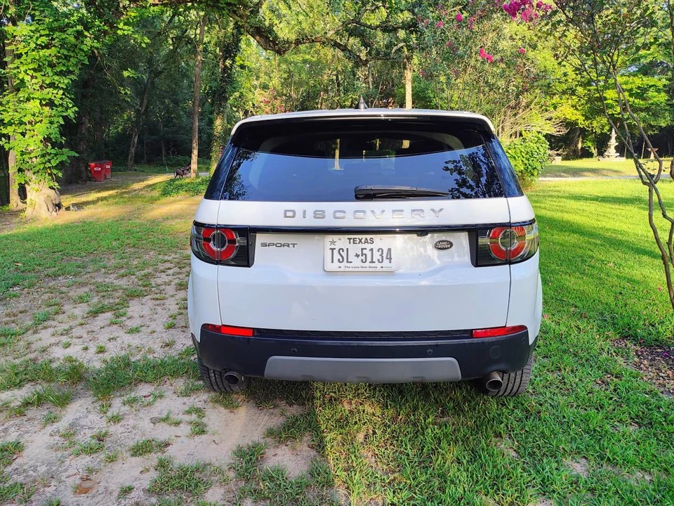 2017 Land Rover Discovery 5th Gen - Image 3 of 16