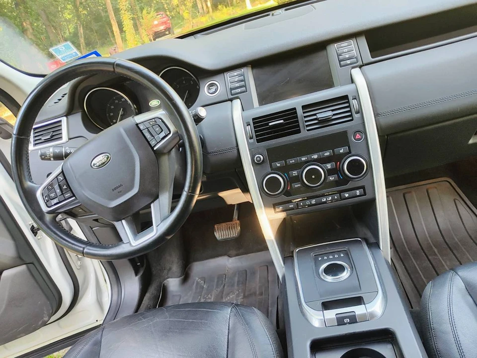 2017 Land Rover Discovery 5th Gen - Image 16 of 16