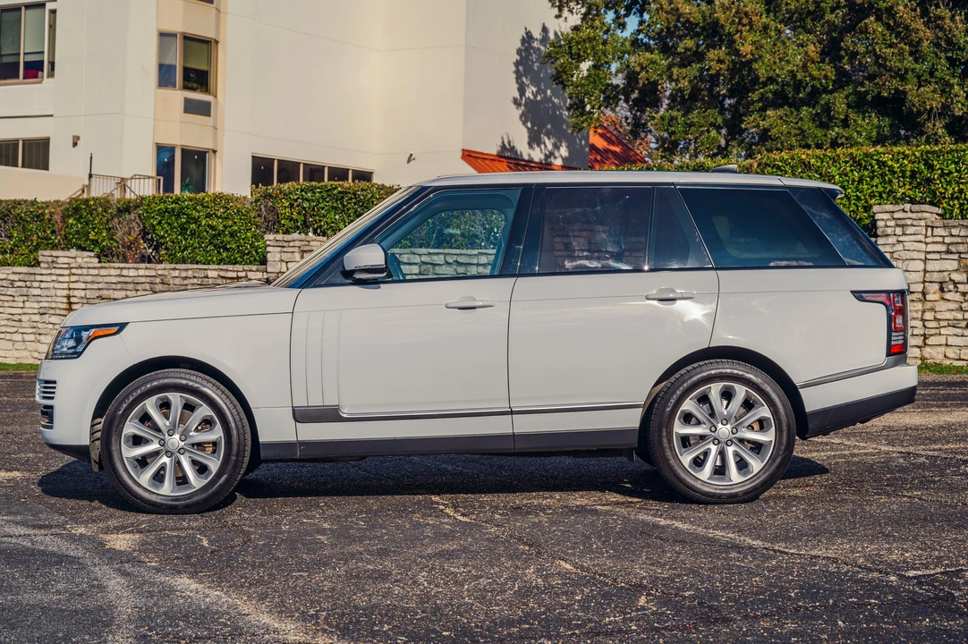 2017 Land Rover Range Rover L405 - Image 9 of 31