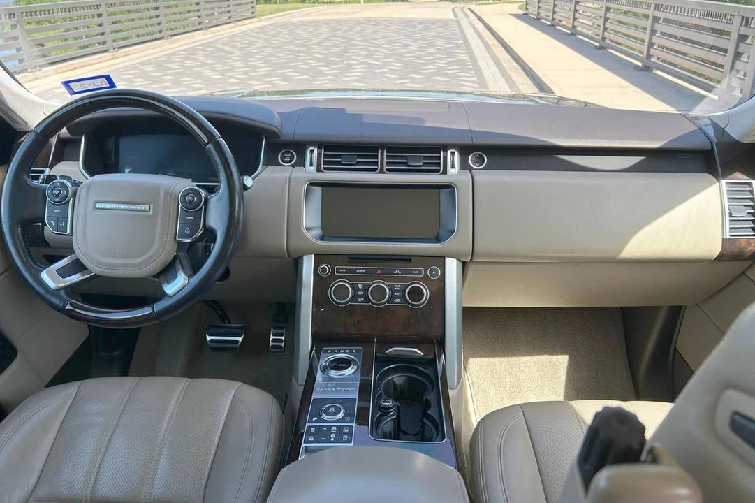 2017 Land Rover Range Rover L405 - Image 2 of 5