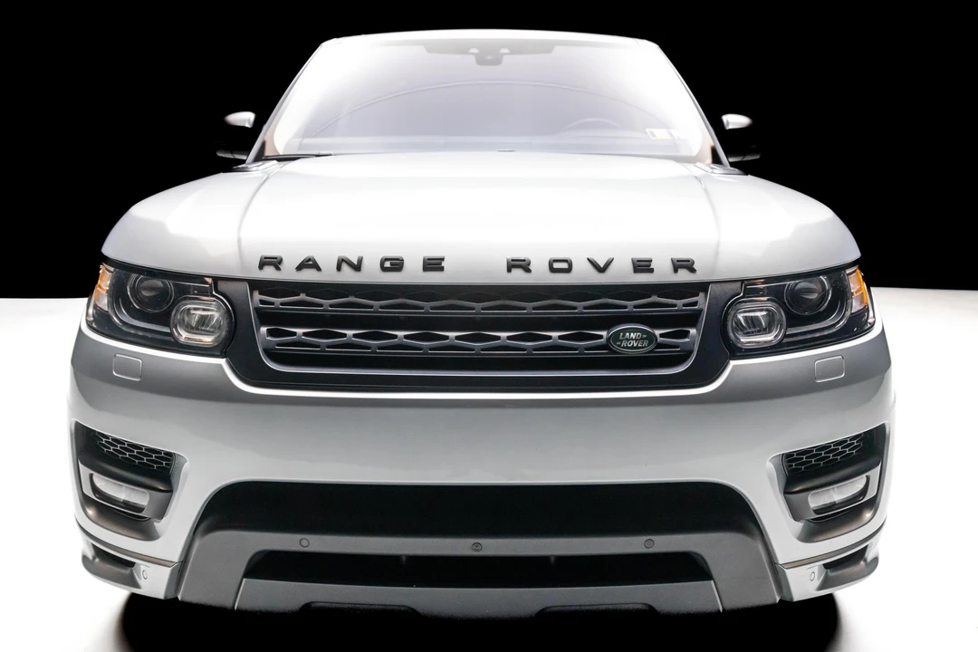 2017 Land Rover Range Rover L405 - Image 2 of 31