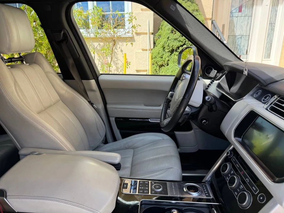2017 Land Rover Range Rover L405 - Image 9 of 16