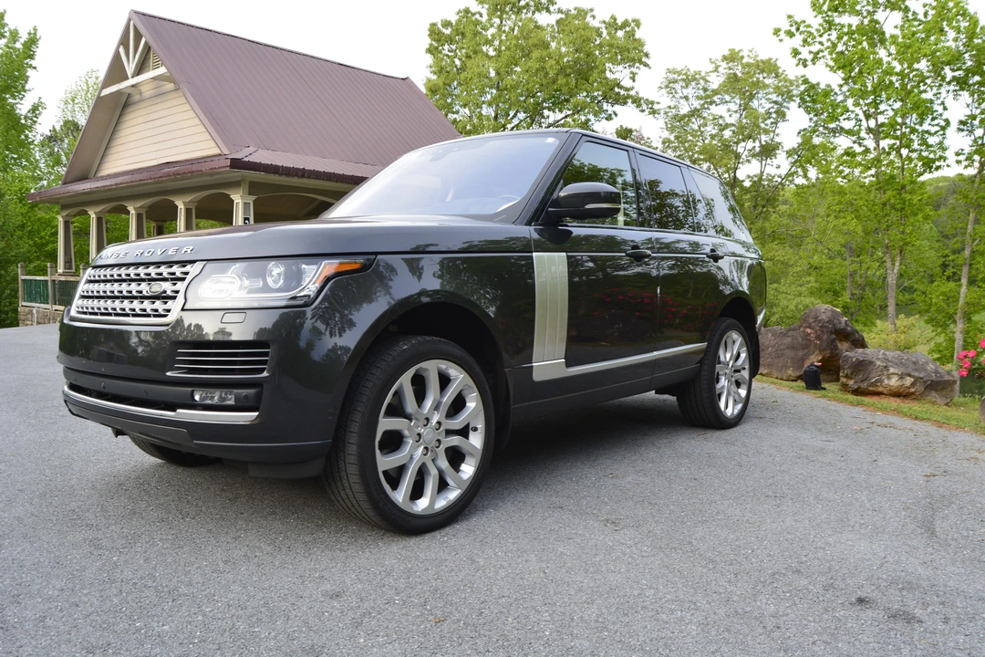 2017 Land Rover Range Rover L405 - Image 12 of 31