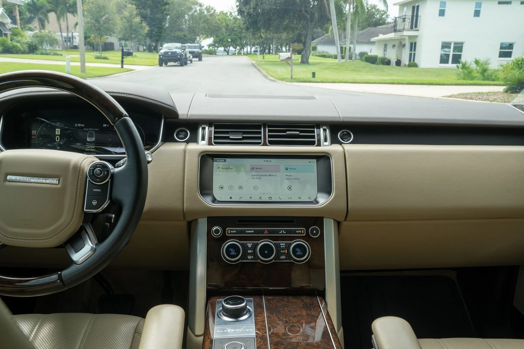 2017 Land Rover Range Rover L405 - Image 13 of 31