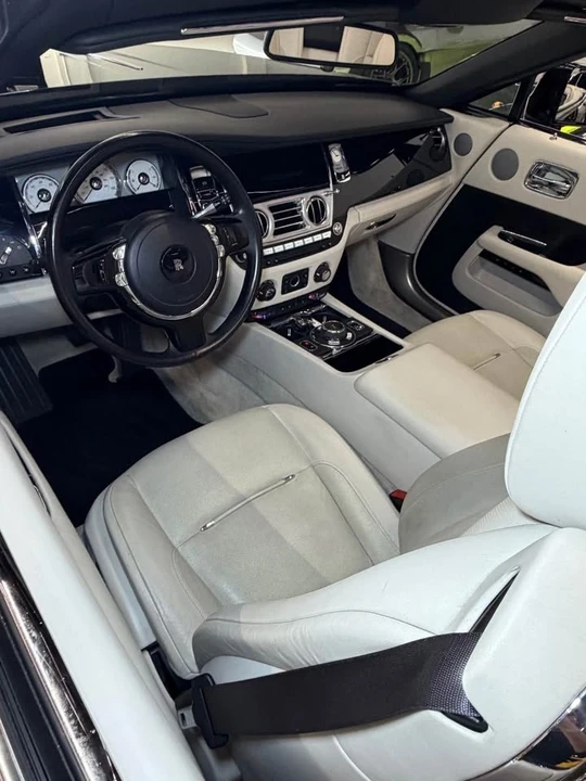 2017 Rolls-Royce Dawn - Image 2 of 19