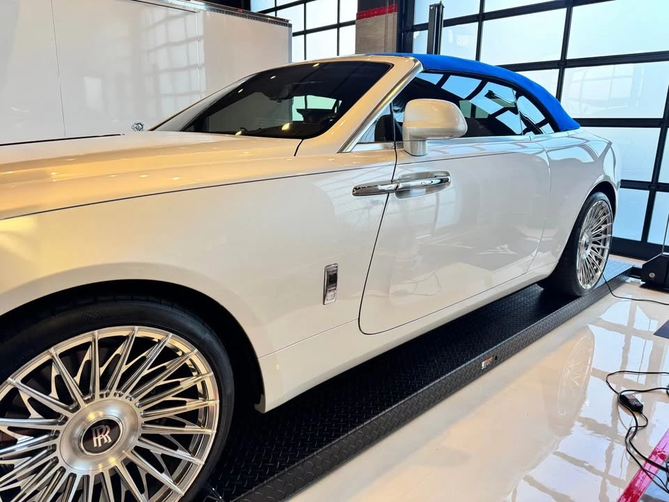 2017 Rolls-Royce Dawn - Image 3 of 10