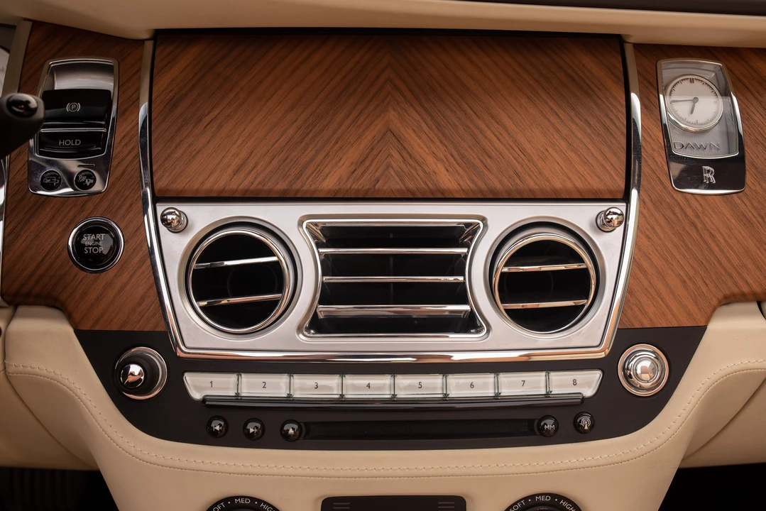2017 Rolls-Royce Dawn - Image 26 of 31