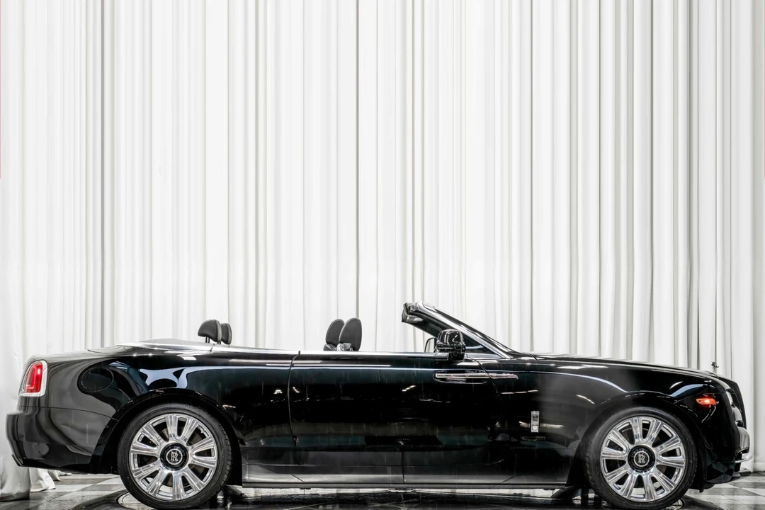 2017 Rolls-Royce Dawn - Image 2 of 21