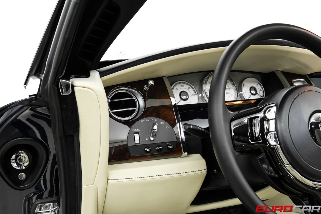 2017 Rolls-Royce Dawn - Image 27 of 31