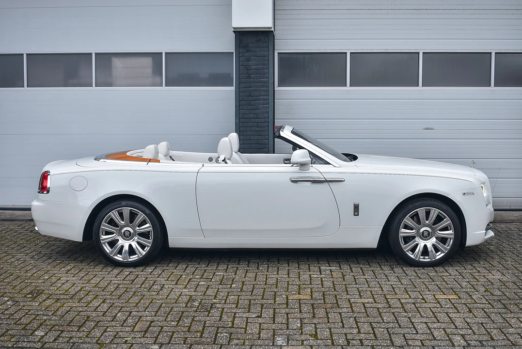 2017 Rolls-Royce Dawn - Image 8 of 31