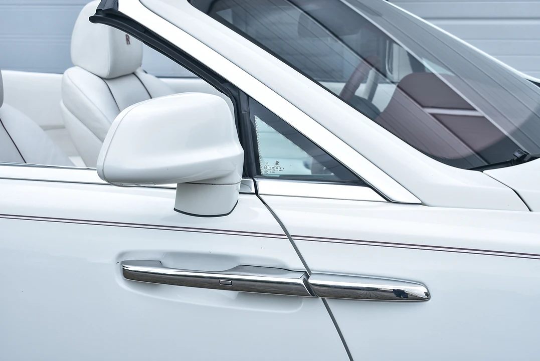 2017 Rolls-Royce Dawn - Image 14 of 31