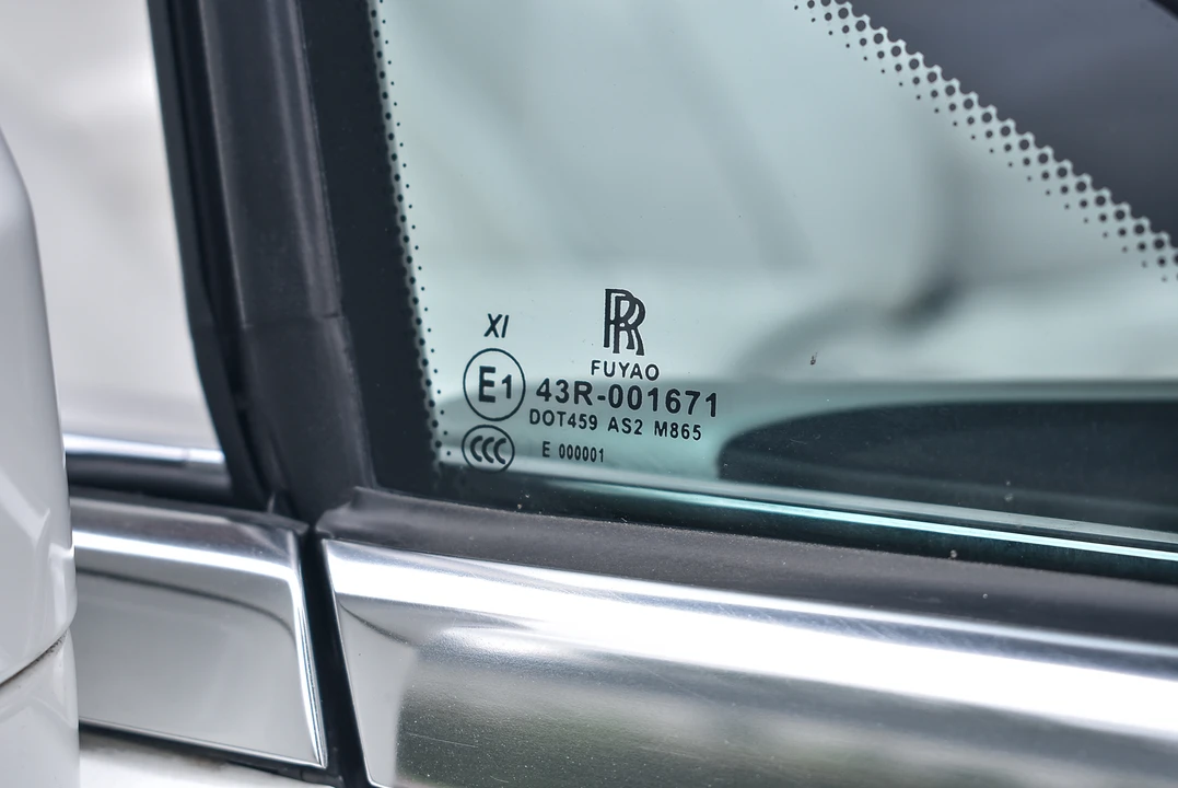 2017 Rolls-Royce Dawn - Image 15 of 31