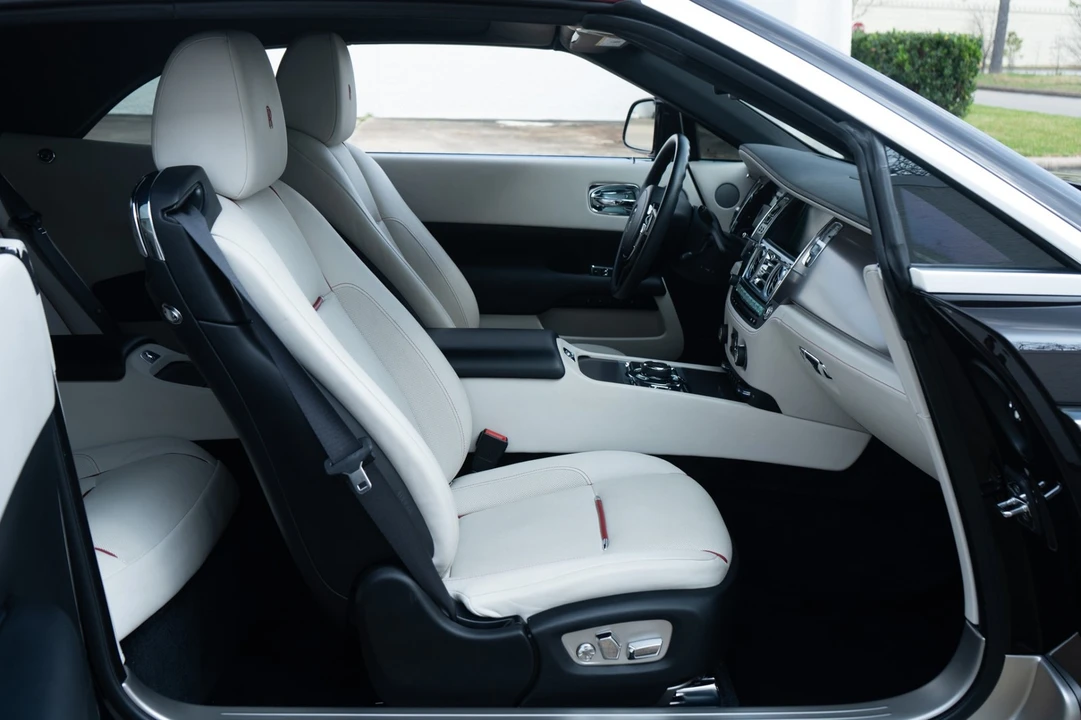 2017 Rolls-Royce Dawn - Image 19 of 21