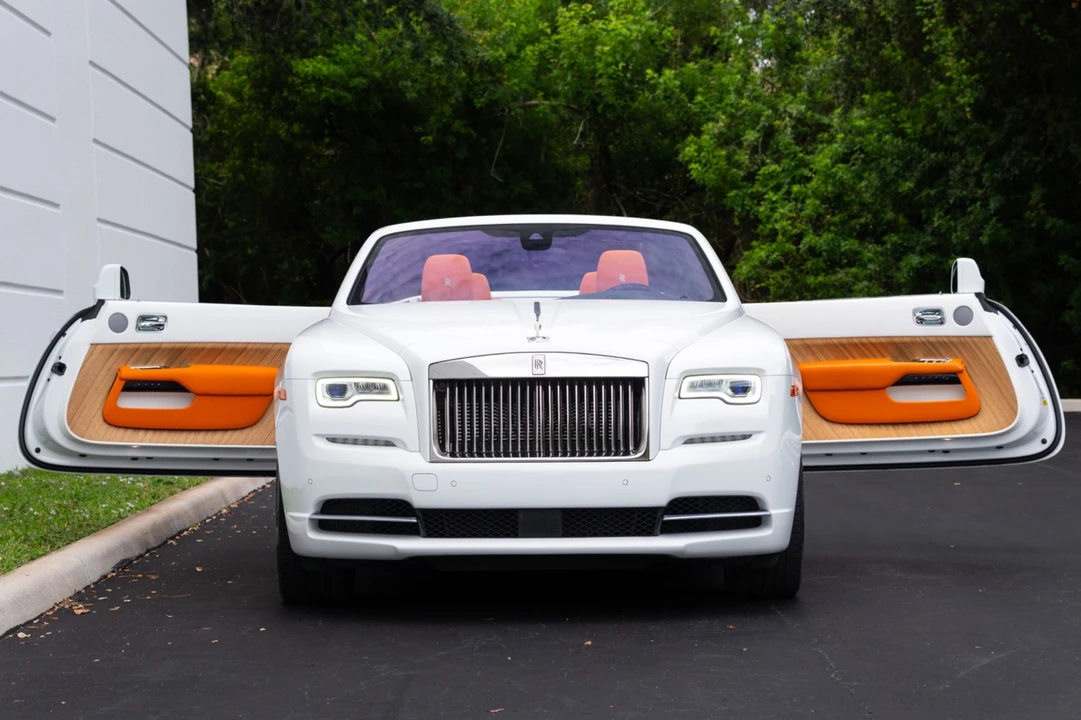 2017 Rolls-Royce Dawn - Image 2 of 31
