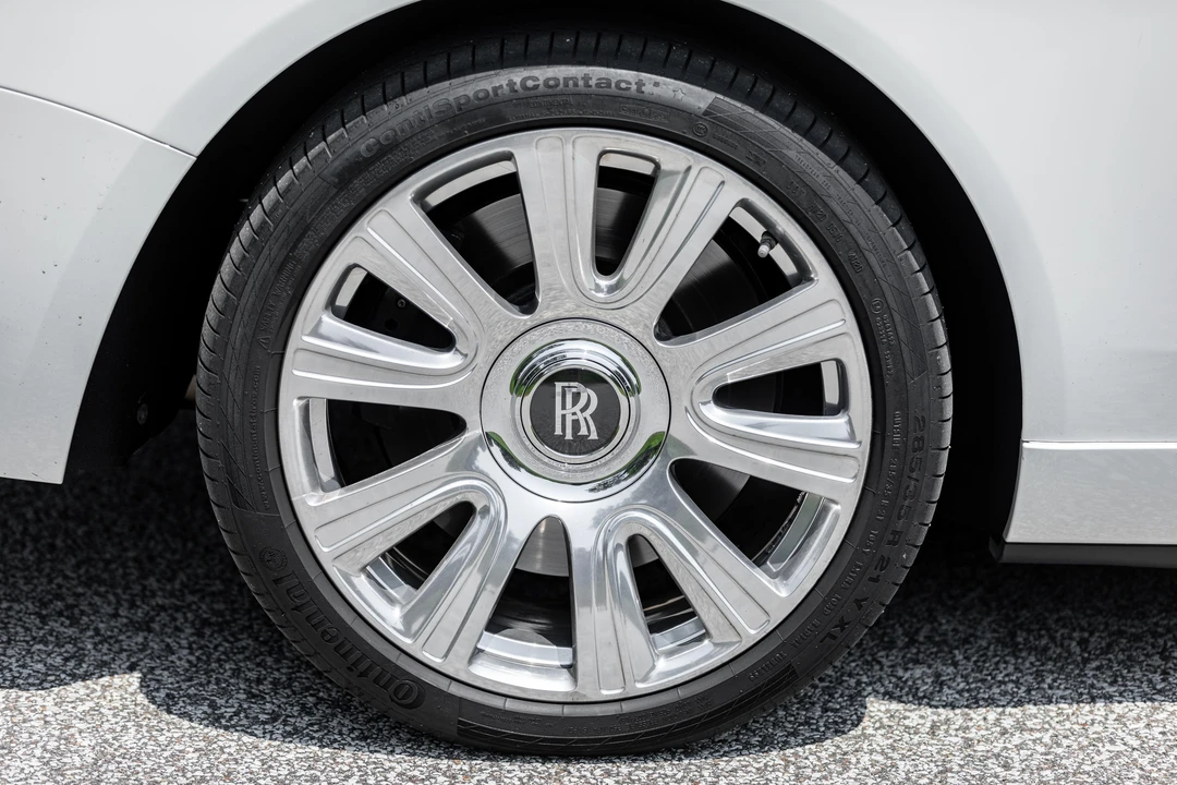 2017 Rolls-Royce Dawn - Image 28 of 31