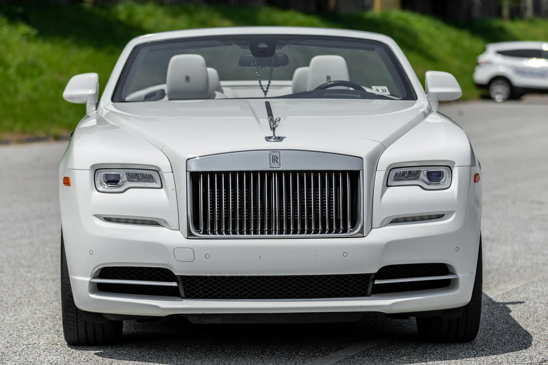 2017 Rolls-Royce Dawn - Image 2 of 31
