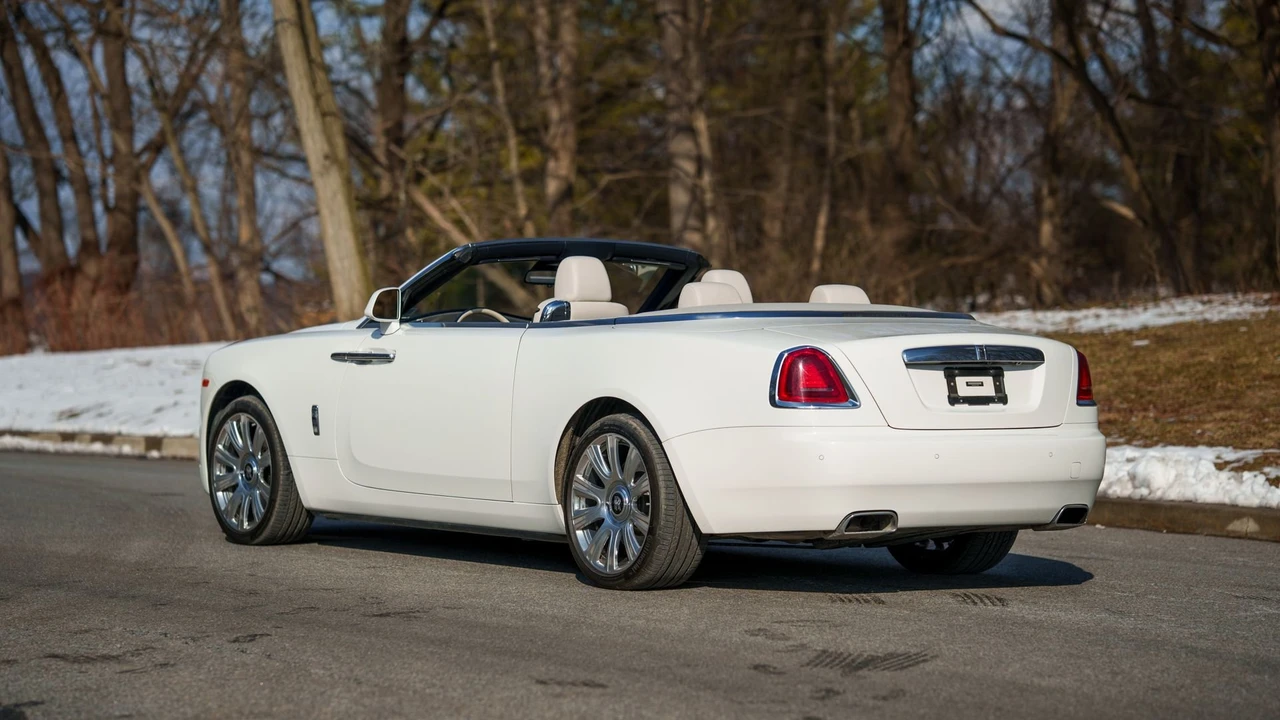 2017 Rolls-Royce Dawn - Image 17 of 31