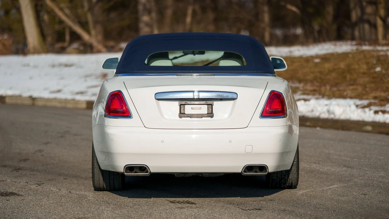 2017 Rolls-Royce Dawn - Image 2 of 31
